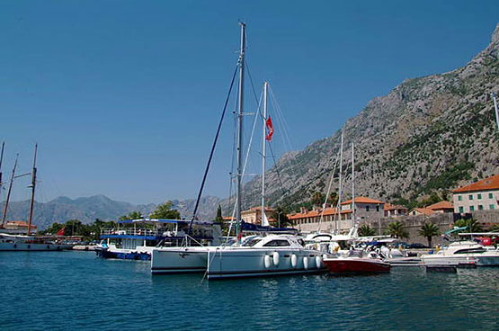 пристань для яхт Котор Черногории